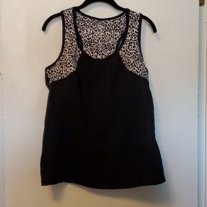 Torrid active racetrack tank top with built in bra